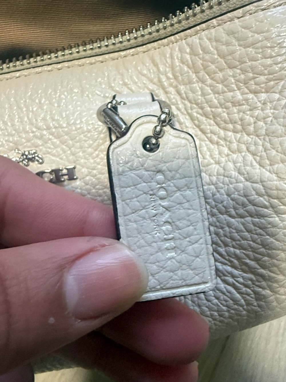 AUTHENTIC COACH OUTLET LACEY CROSSBODY BARREL BAG IN WHITE PEBBLE LEATHER - Picture 2 of 5